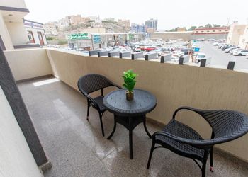 شقة بغرفتين نوم وغرفة معيشة 