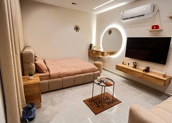 استديو بأثاث مريح وبسيط 