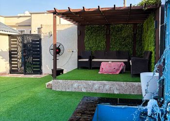 شاليه بجلسة خارجية ومسبح 