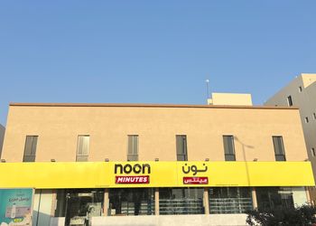 شقة بصالة أنيقة ودخول ذاتي