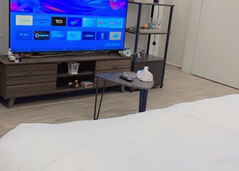 استديو بسرير ماستر وجلسة 