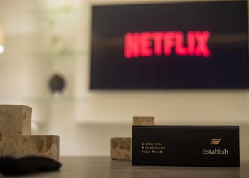 شقة بغرفتين نوم وسينما وبلياردو