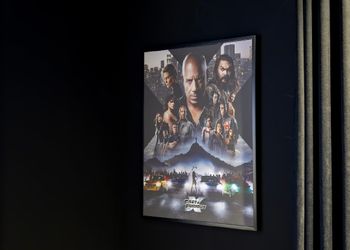 شقة بقاعة سينما و غرفتين نوم