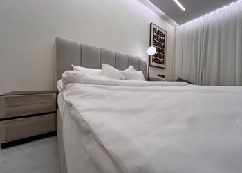 استديو بأثاث مريح وبسيط 22