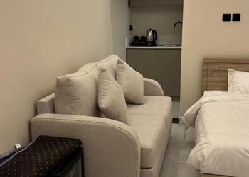 استديو بسرير ماستر وجلسة جانبية