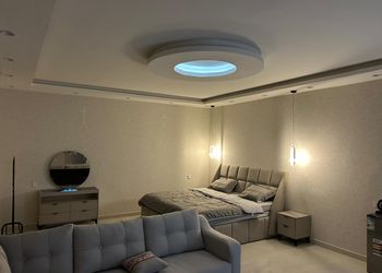 استديو بأثاث مريح وبسيط 