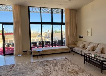 مزرعة بمجالس واسعة وأجواء ممتعة