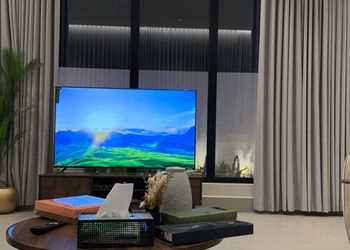 شاليه بتصميم أنيق ومسبح خارجي