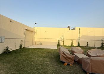 شاليه بمسبح داخلي ومجلس