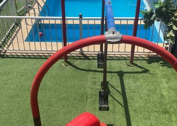 شاليه بجلسة خارجية ومسبح خارجي