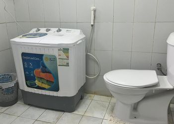 شقة بغرفتين نوم وصالة 