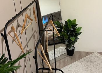 استديو بأثاث مريح وبسيط 