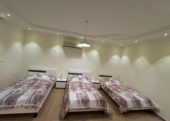 استراحة بمجلس وفناء خارجي 