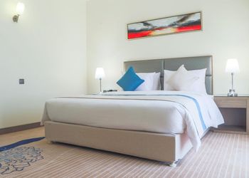 استديو بأثاث مريح وبسيط 