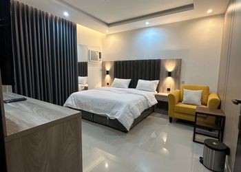 استديو بسرير ماستر وأثاث مريح 