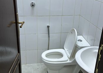 استديو بسرير ماستر وجلسة جانبية