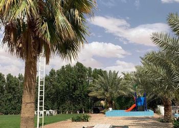 استراحة بمسبح وجلسة خارجية 