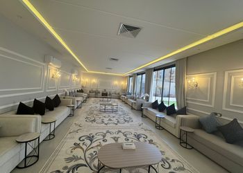 استراحة بمسطح اخضر ومجالس