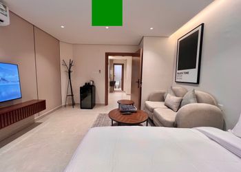 استديو بسرير ماستر وجلسة جانبية