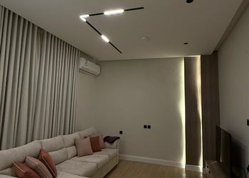 شقة بتصميم أنيق وغرفتين نوم