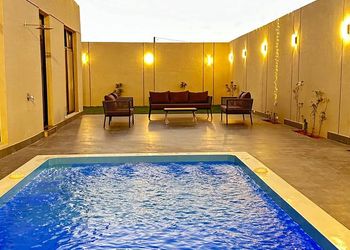 شالية بمجلس مطل على المسبح 