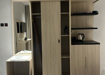 استديو باثاث مريح وبسيط 