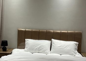 استديو بأثاث مريح وبسيط 
