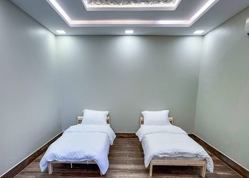 شاليه بألعاب مائية ومسطح اخضر