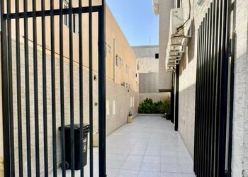 استوديو بسرير ماستر وجلسة 