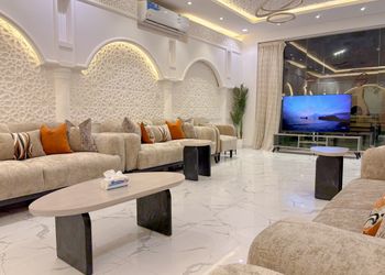 شاليه بمسطح اخضر ومسبح ألعاب مائية