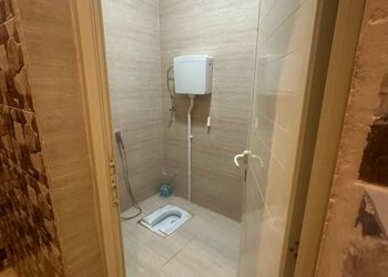 شاليه بمسطح اخضر وجلسة خارجية