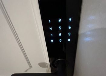 شقة بغرفة معيشة وغرفة نوم 