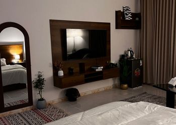 استديو بسرير ماستر وجلسة 