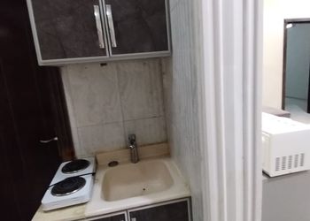 شقة بصالة جلوس وغرفة نوم 