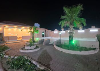 شاليه بملحق خارجي ومجلس 