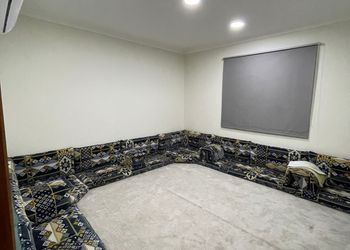 شقة بصالة وغرفة نوم ومجلس