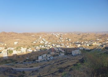 شقة بصالة ومجلس وغرفة نوم 