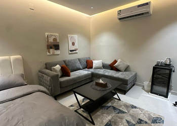 استديو بأثاث مريح وبسيط 