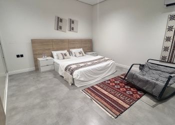 شقة بصالة أنيقة وتصميم مميز  
