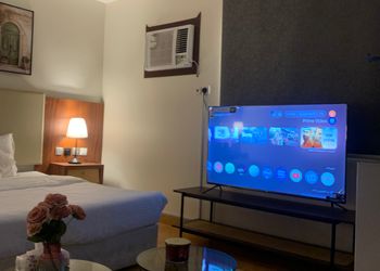 استديو بسرير ماستر وأثاث مريح 