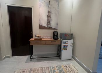 شقة بغرفة جلوس وغرفتين نوم 