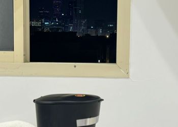 استديو بسرير ماستر وجلسة جانبية