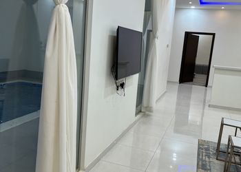 شاليه بمسبح خارجي وصالة جلوس