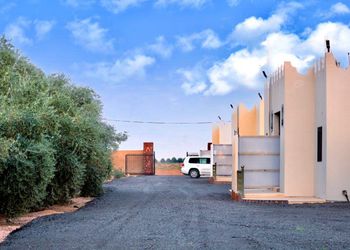 شاليه بمسطح اخضر وغرفتين نوم 