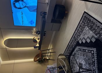 استديو بأثاث مريح وبسيط 