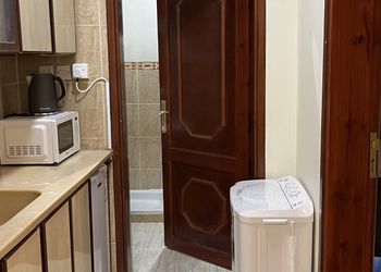 شقة بغرفة نوم وصالة بموقع مميز