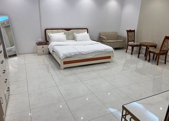 غرفة بسرير ماستر