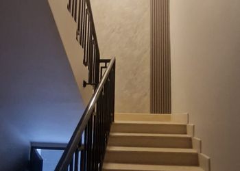 شقة بغرفتين نوم وصالة ومجلس