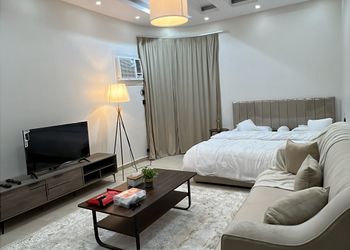 استديو بتصميم أنيق ودخول ذاتي