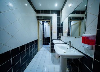 شاليه بجلسة خارجية ومسبح 